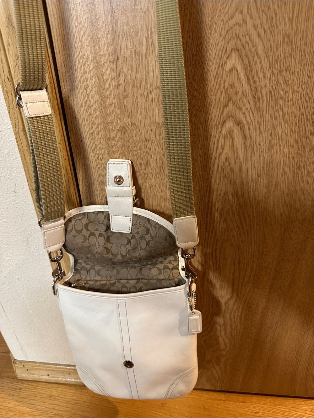 Coach White Leather Messenger Bag with beige Strap